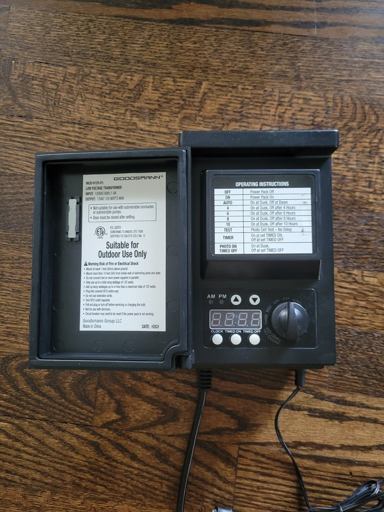 GOODSMANN Low Voltage Transformer 200 Watt with Timer, Photo Eye Sensor