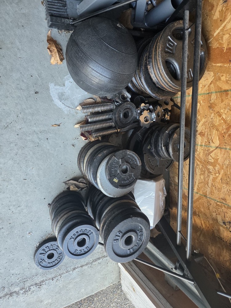 Squatting Rack And Lat Tower