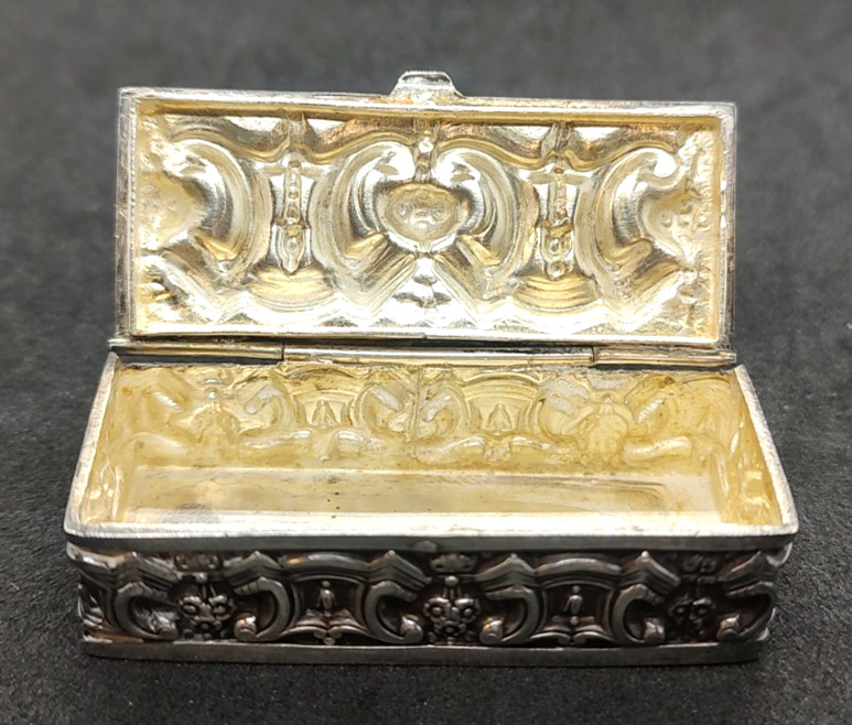 Antique Victorian Era Ornate Repousse Rectangular Pill/ Trinket Box 800 Silver