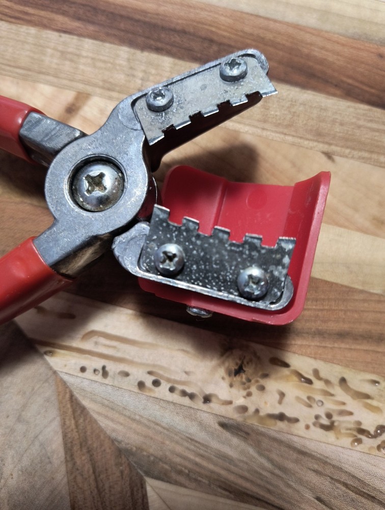 The Texan York Nut Sheller - Nut Cracker