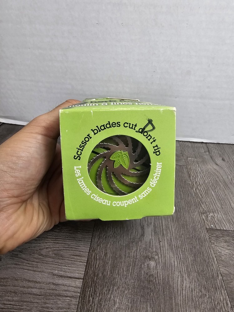 New Microplane Herb Mill Cuts Fresh Herbs # 5040