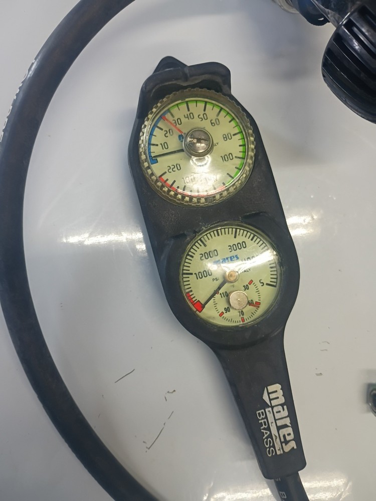Mares Flat Brass Scuba Equipment