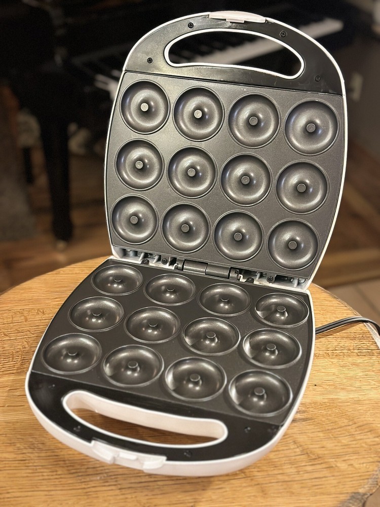 Stonewall Kitchen 12-Hole Doughnut Maker Model #600058