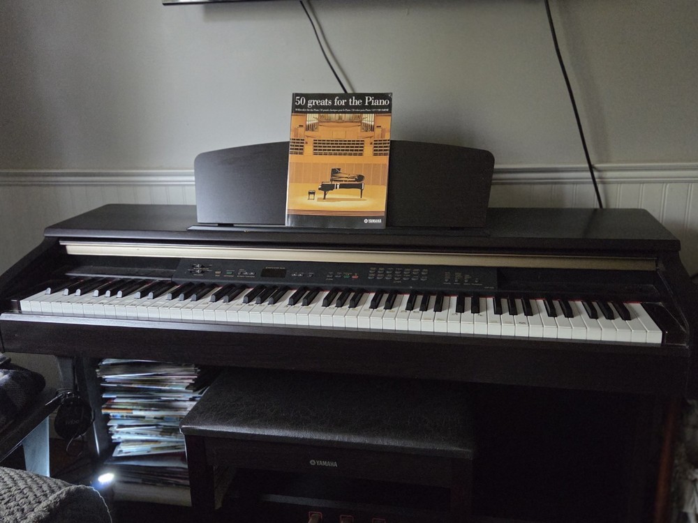 Yamaha YDP 223 Digital Piano