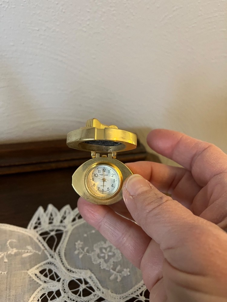 Miniature Clock Shaped Like A Present