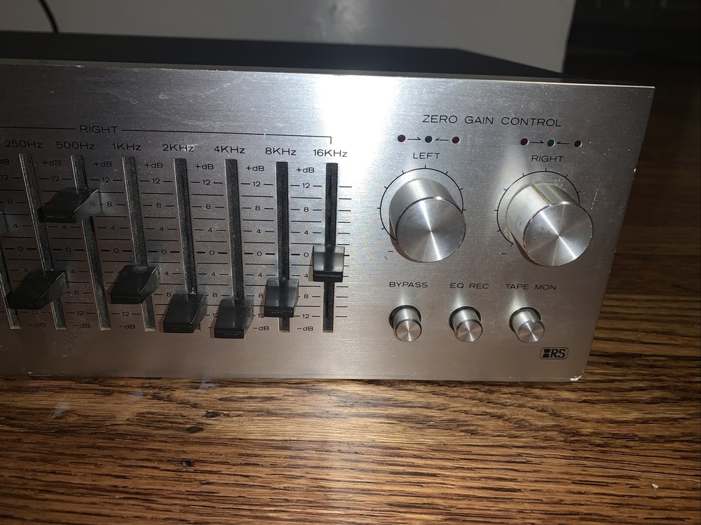 Vintage Realistic 31-2000A Stereo Frequency Equalizer EQ - Turns On