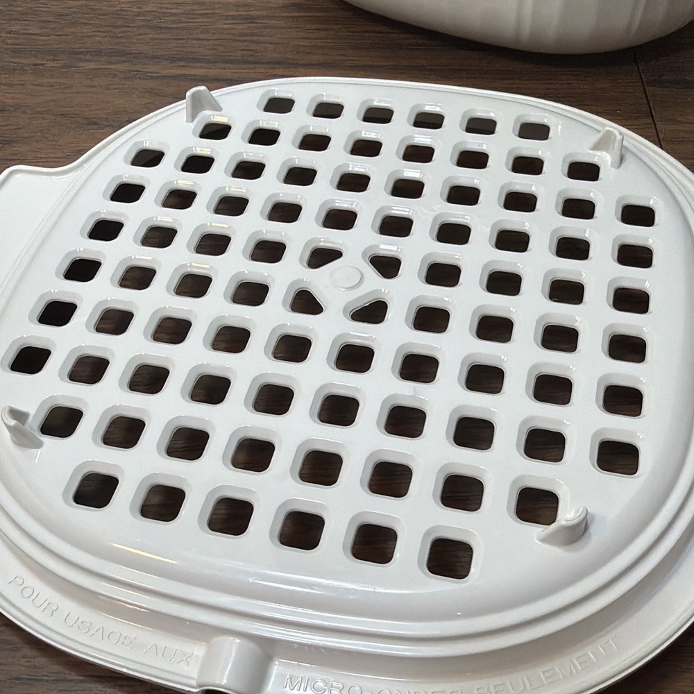 4 PC - RUBBERMAID MICROWAVE COOKWARE STACKING NESTING 3 qt w/ Lid 2 Strainers