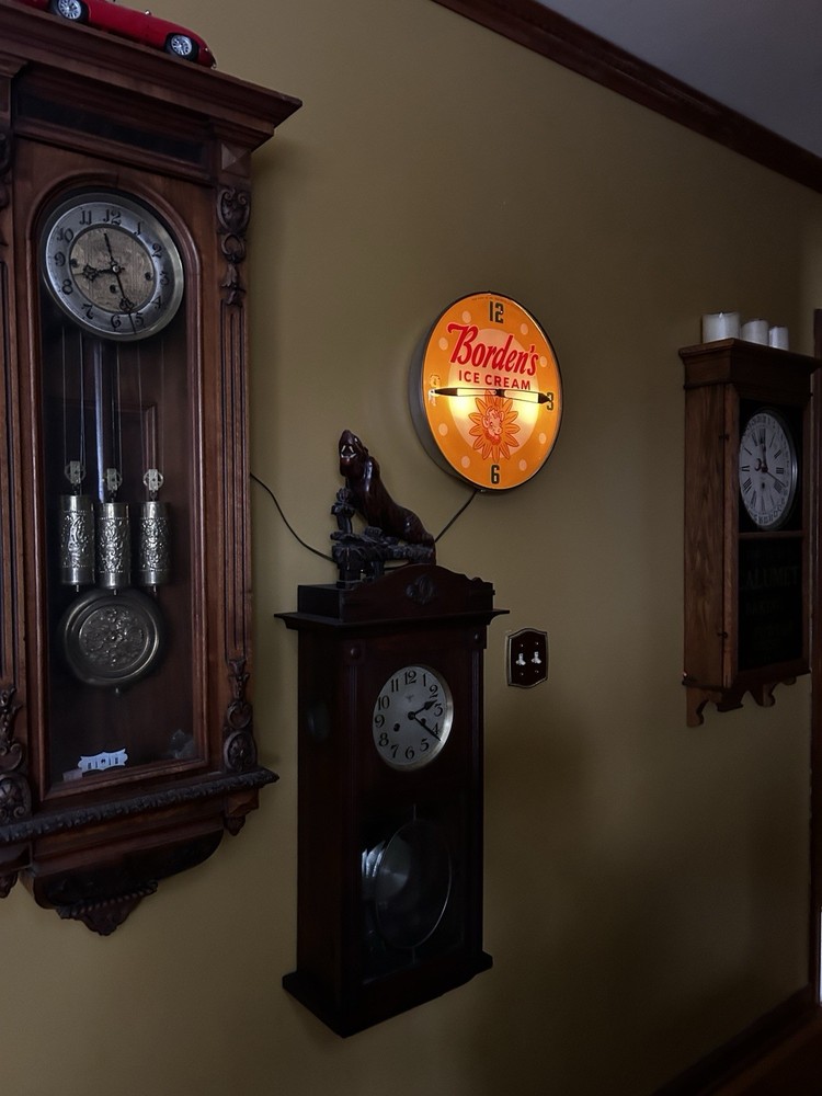 Vintage Borden's Ice Cream Advertisement Clock