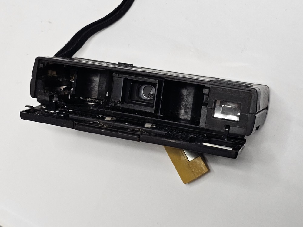 Kodak Trimlite Instamatic 28 Vintage Camera Untested Preowned.