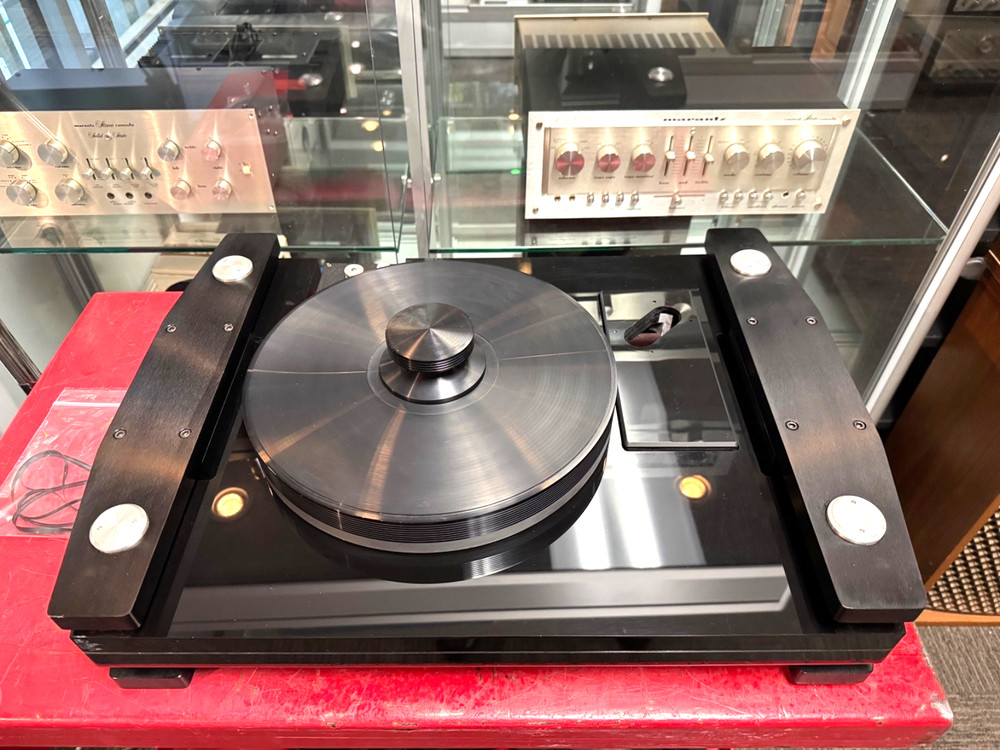 Basis Ovation turntable with dust cover