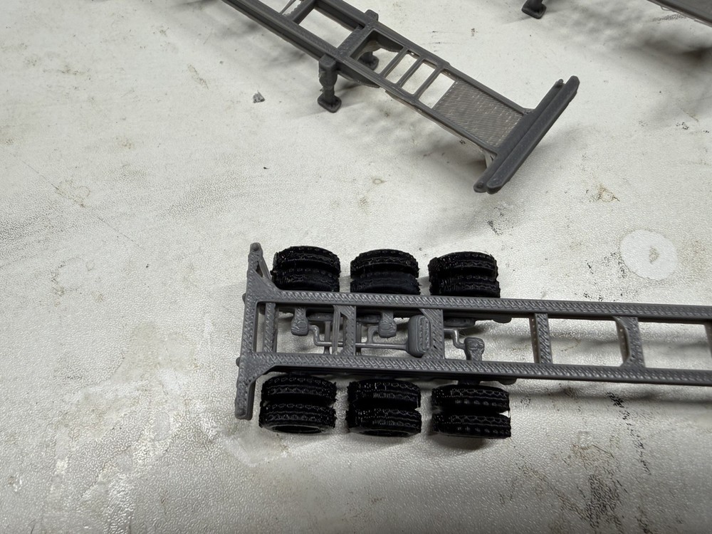 4 Ho scale 40ft tri axle shipping container chassis