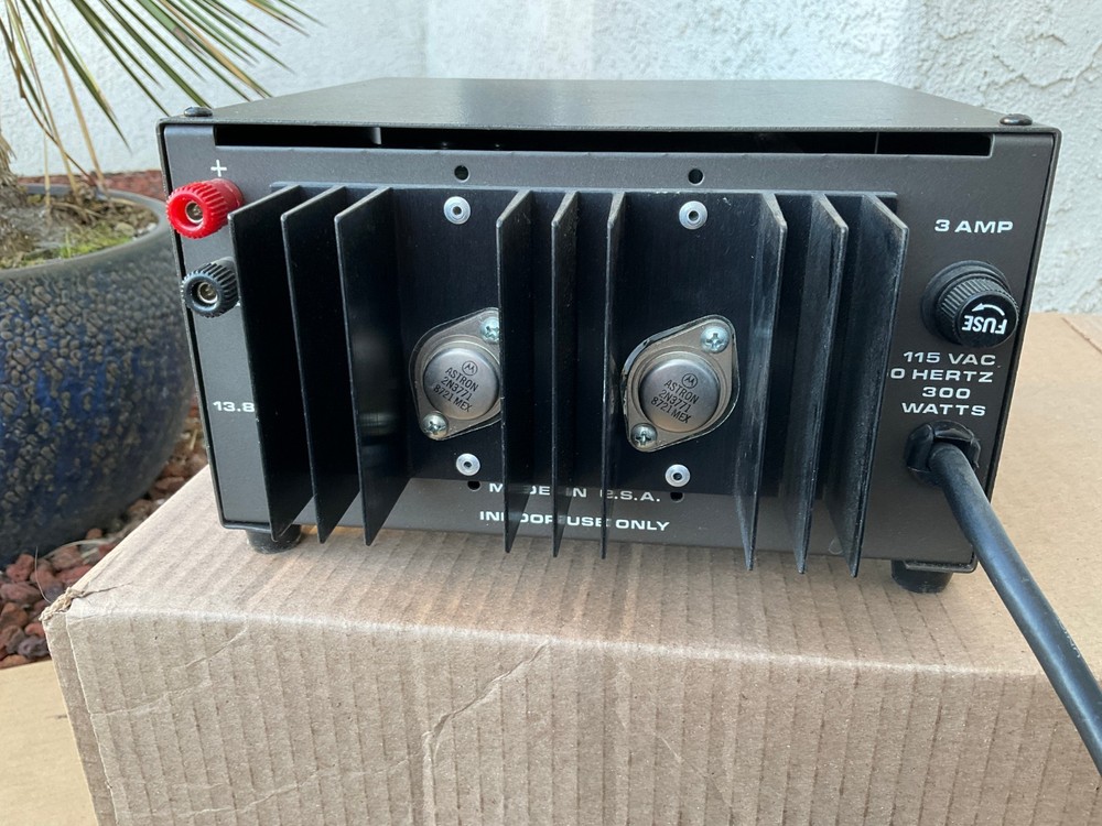 Astron RS-12A Regulated Power Supply 13.8 VDC Tested Working