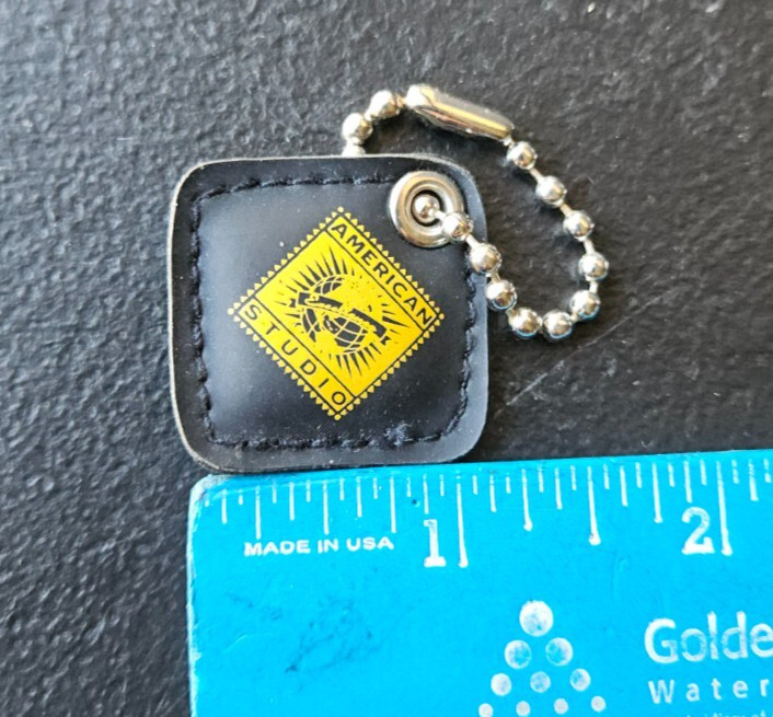 AMERICAN STUDIOS SOUVENIR "LEENY" KEYCHAIN.