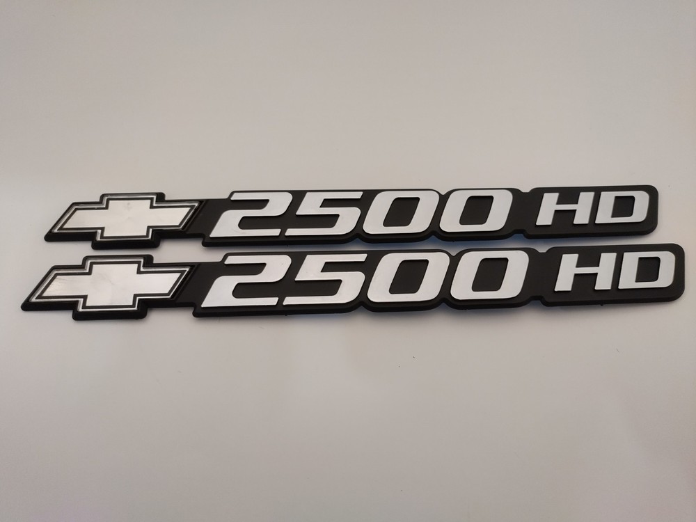 2001-2007 CHEVROLET 2500 HD DOOR EMBLEMS (2)