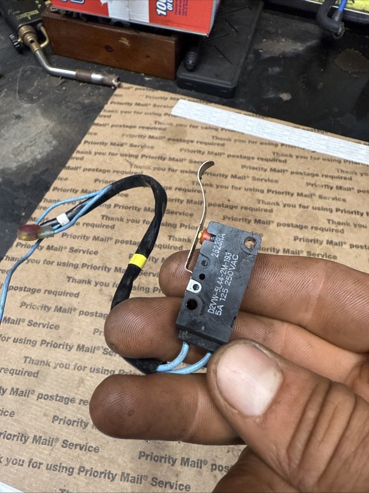 Omron D2VW-5L44-2M-193