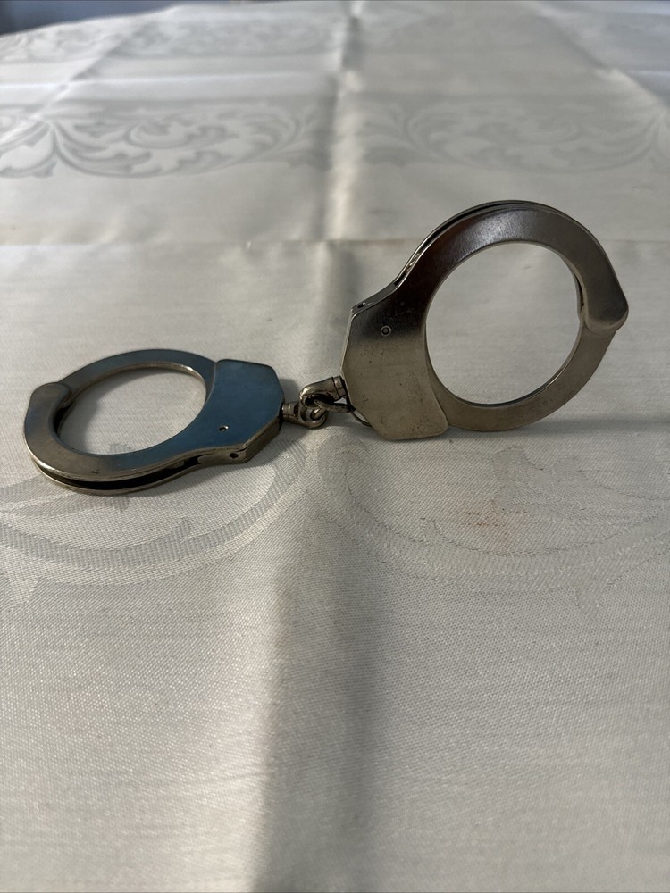Used: Handcuff - Precise Professional ￼