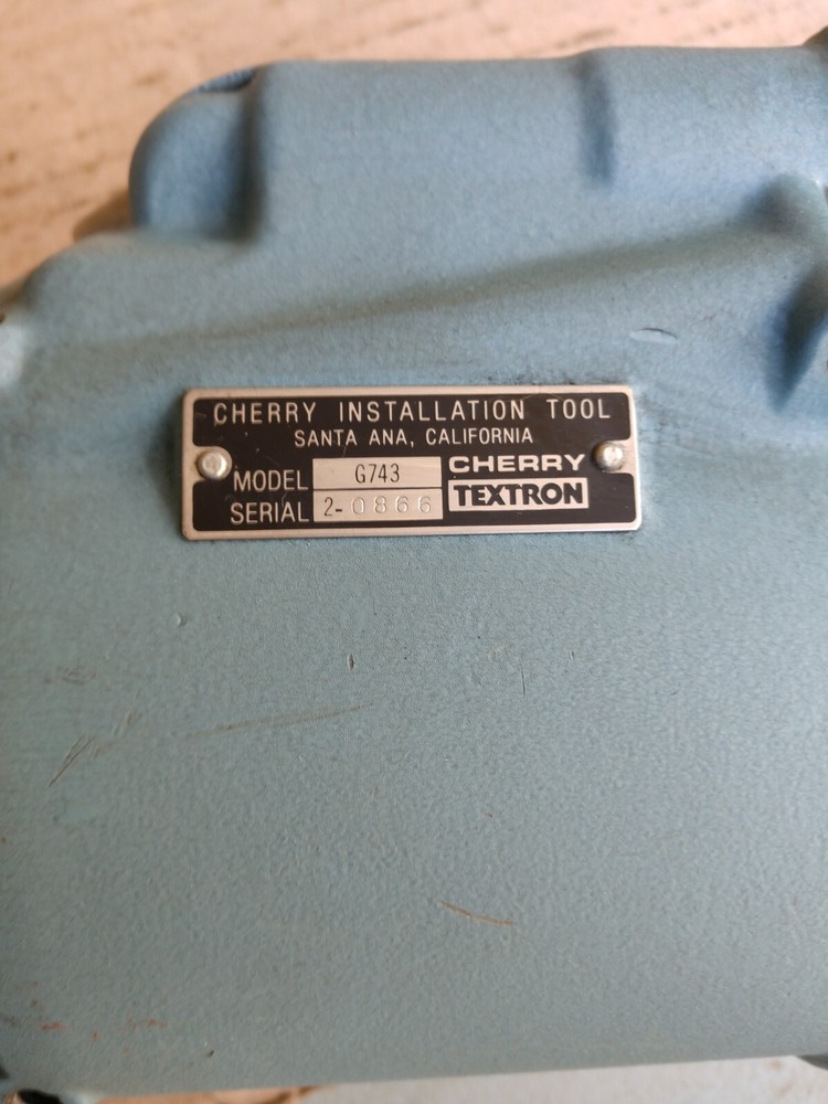 Cherry G743 Riveter rivet pneumatic