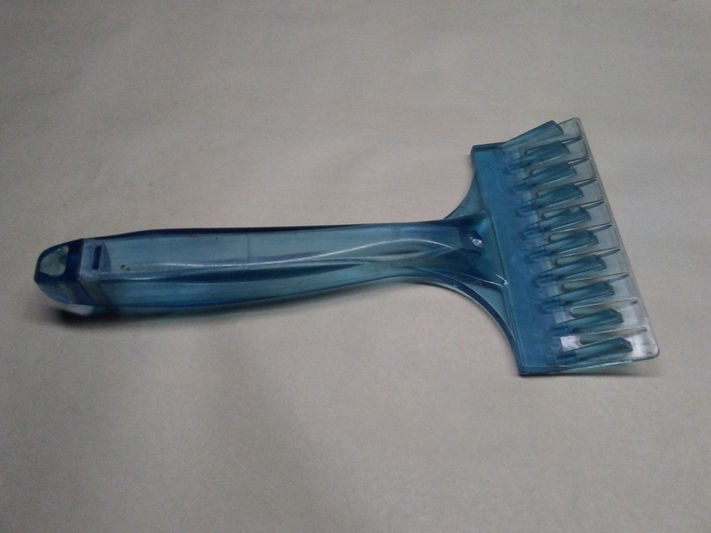 Vintage Ergo Flex plastic ice scraper