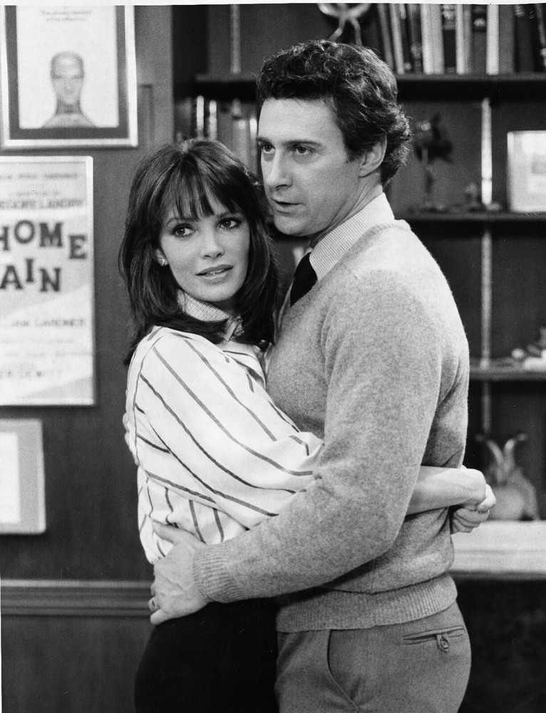 JACLYN SMITH  8X10 PHOTO K2758