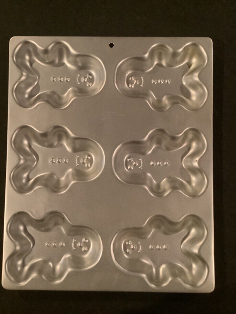 wilton mini gingerbread men cake pan