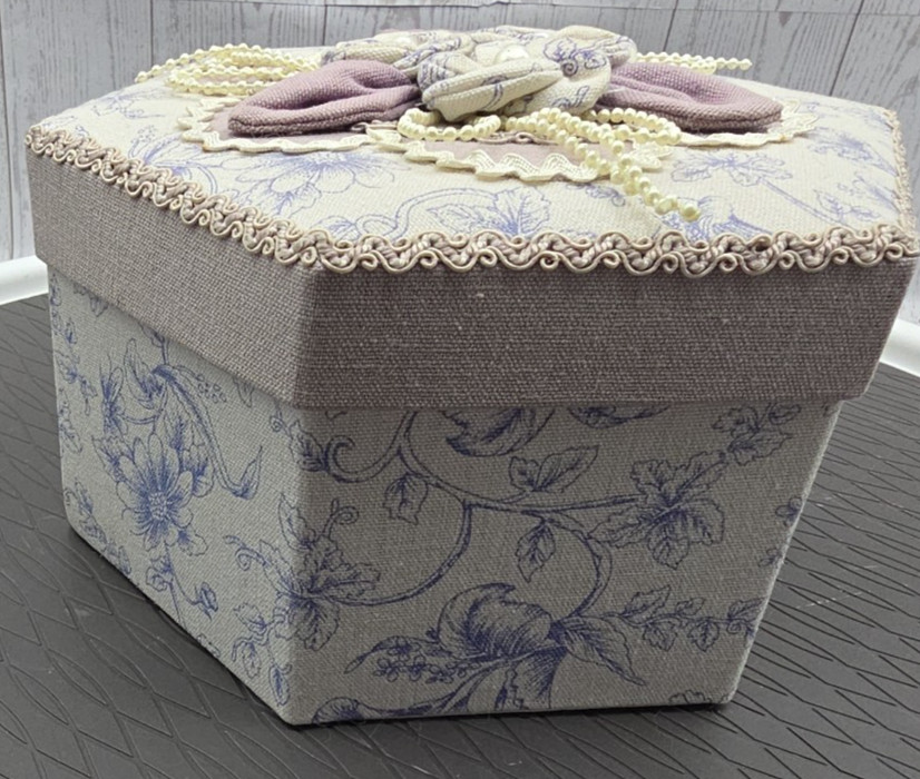 Quilted Gift Box Trinket/Sewing 6 Sided Beads Riffraff Small Storage Container