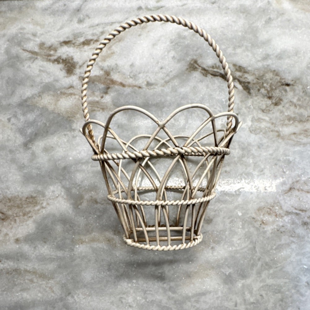 Small Metal Wire Round Basket with Handle