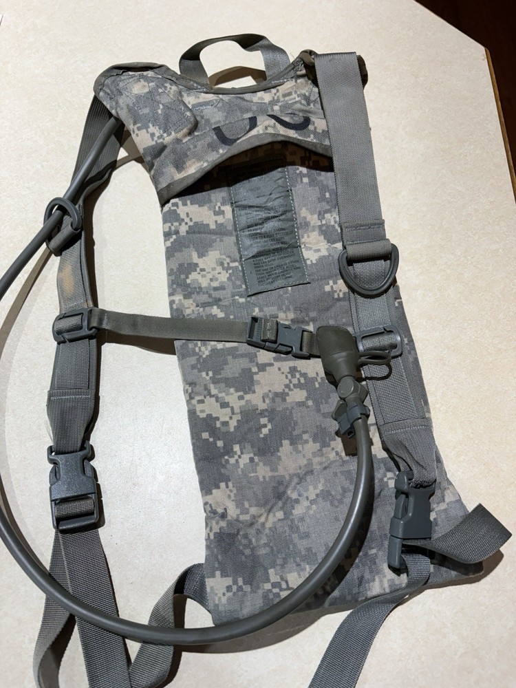 MOLLE II Hydration System Carrier Army Digital Camo