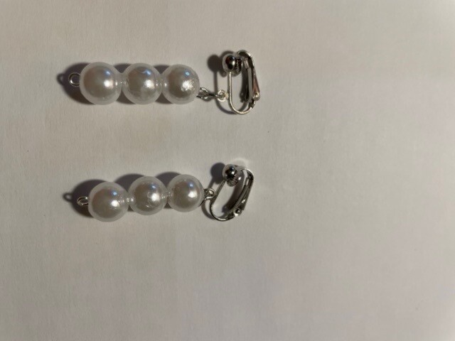 Pearl Earrings. ,clips Or Hooks , Color Gold Or Silver  Nice.