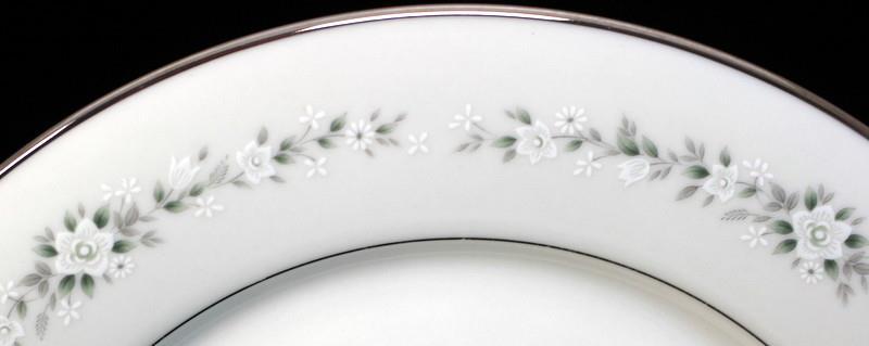 Noritake HEATHER 2 Dinner Plates 7548 GOOD CONDITION