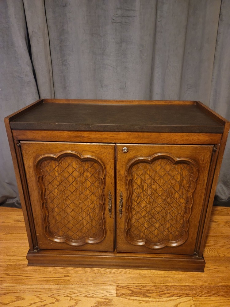Mid-Century Entryway Sideboard / Bar Cabinet