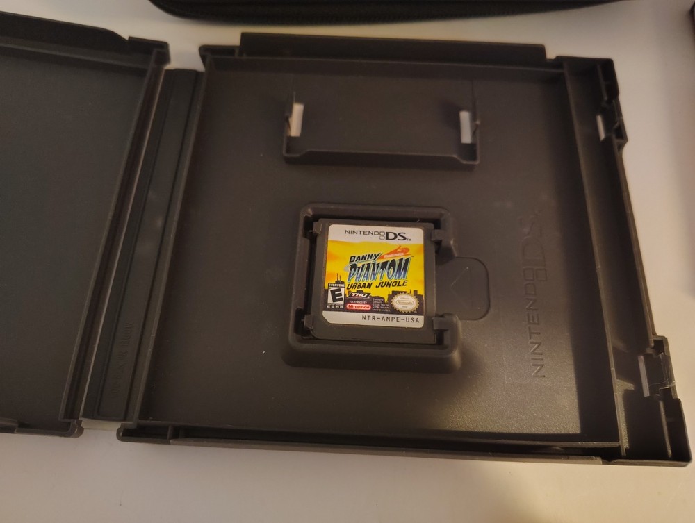 Nintendo DS Game Lot & Case