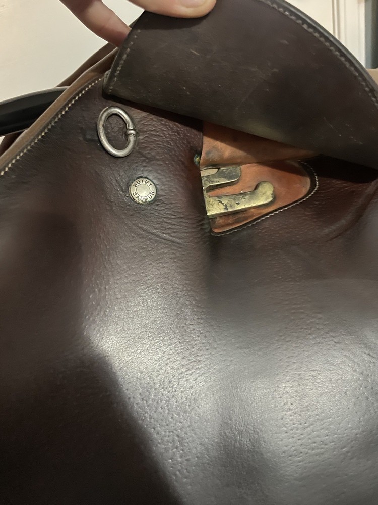 Butet Close Contact Saddle 17” - Needs Some TLC