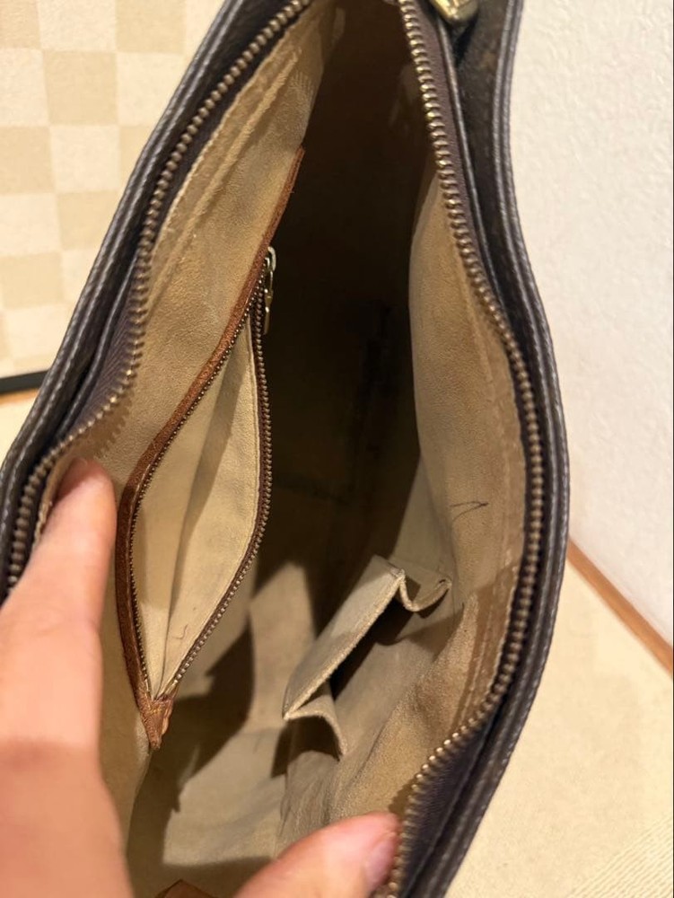 LOUIS VUITTON Looping GM Handbag Monogram