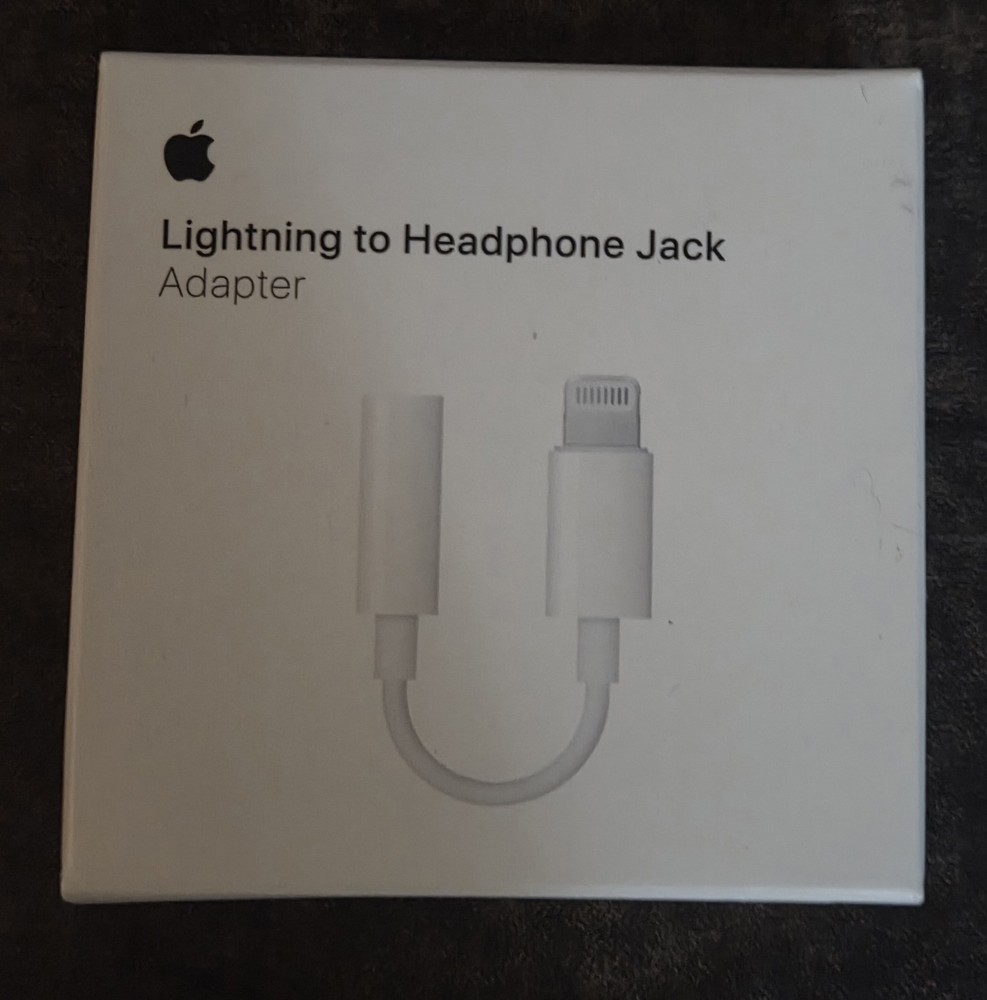 Apple Lightning to 3.5 mm Headphone Jack Adapter