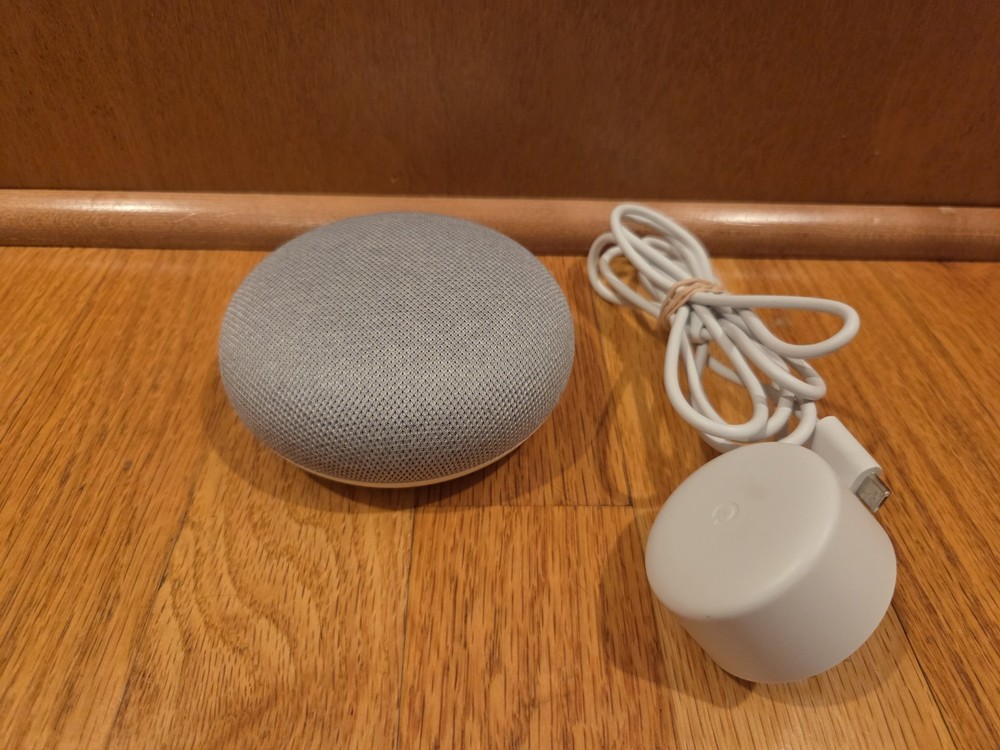 Google Home Mini Smart Speaker with Google Assistant Generation 1 (Chalk)