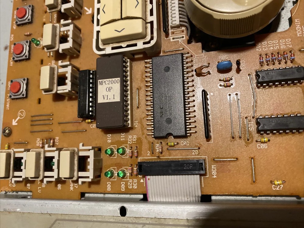 AKAI MPC 2000 Drum Machine Sampler Disk Powers On Linn Midi Beats