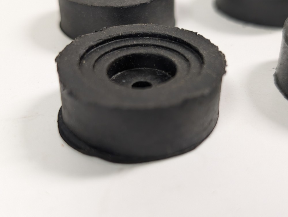 RUBBER FEET THERMOPLASTIC ELASTOMER BLACK (4 PACK)
