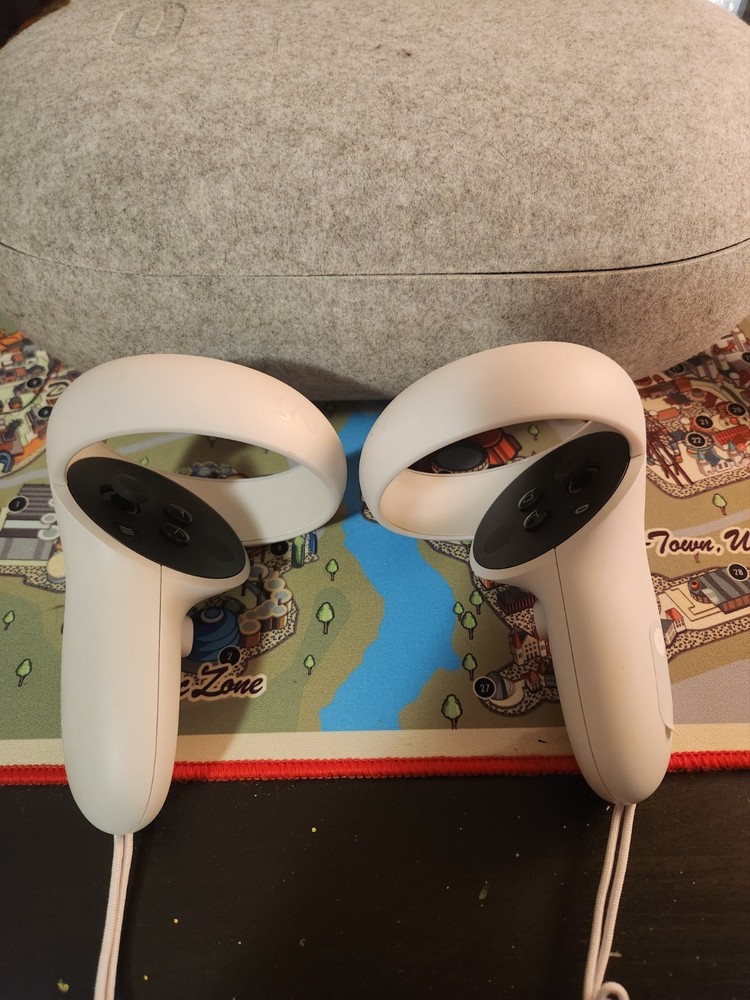 Oculus Quest 2 256GB + 2 Controllers with Quest 2 Elite Strap Very Good