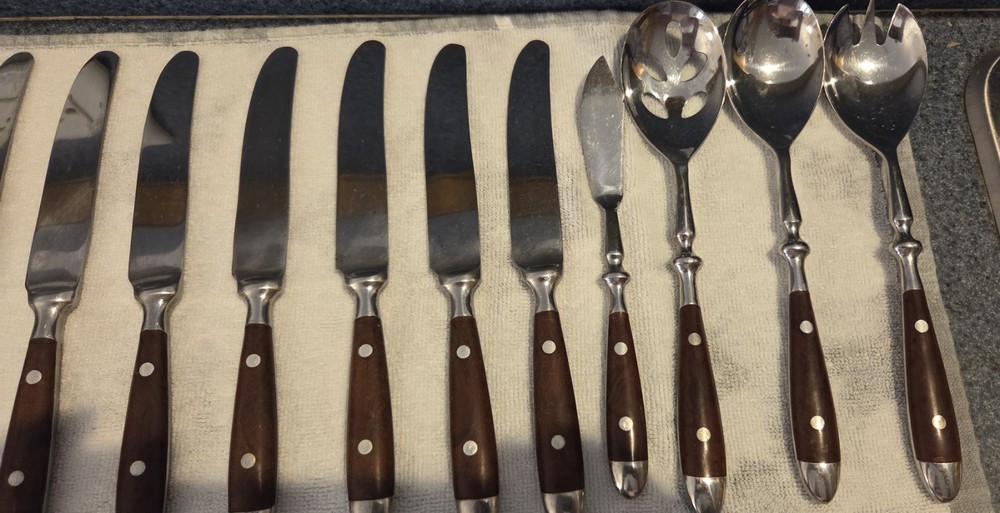 33Pc Chefs Bistro Stainless Steel Black Handle Rivet Silverware Flatware