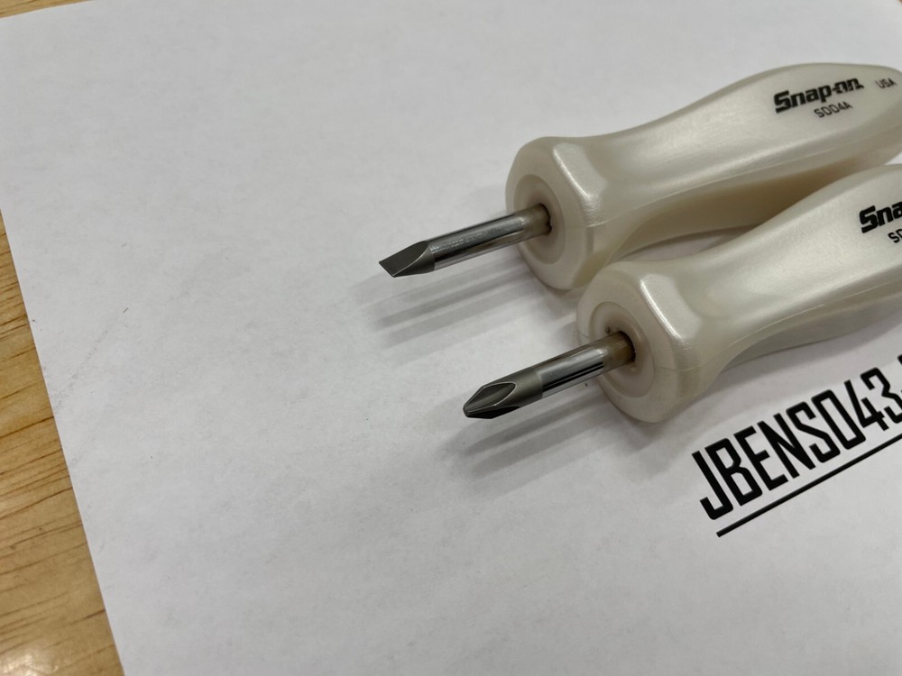 Snap-on Tools RARE PEARL WHITE 2pc Hard Standard Handle Stubby Screwdriver Set