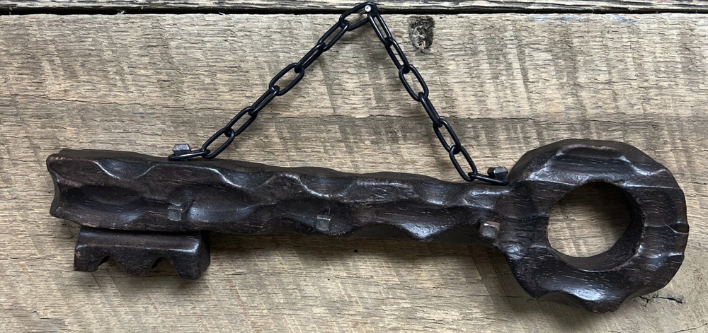 Rustic Wooden Skeleton Key Shaped Key Holder Primitive Decor
