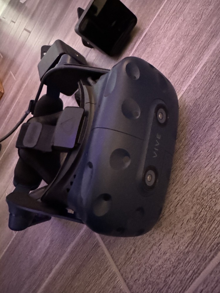 HTC Vive Pro  Virtual Reality Gaming System complete set