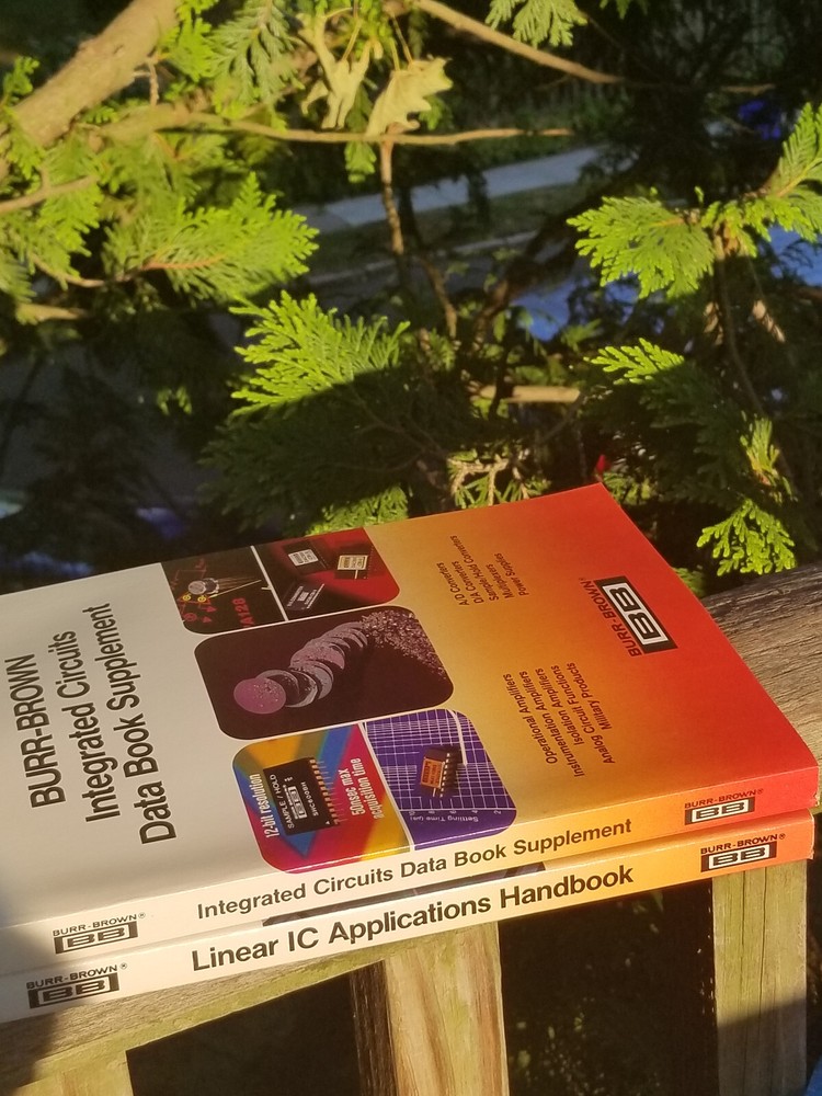 2 VINTAGE ELECTRONICS BOOKS DATA BURR BROWN INTEGRATED CIRCUITS LINEAR IC 1987