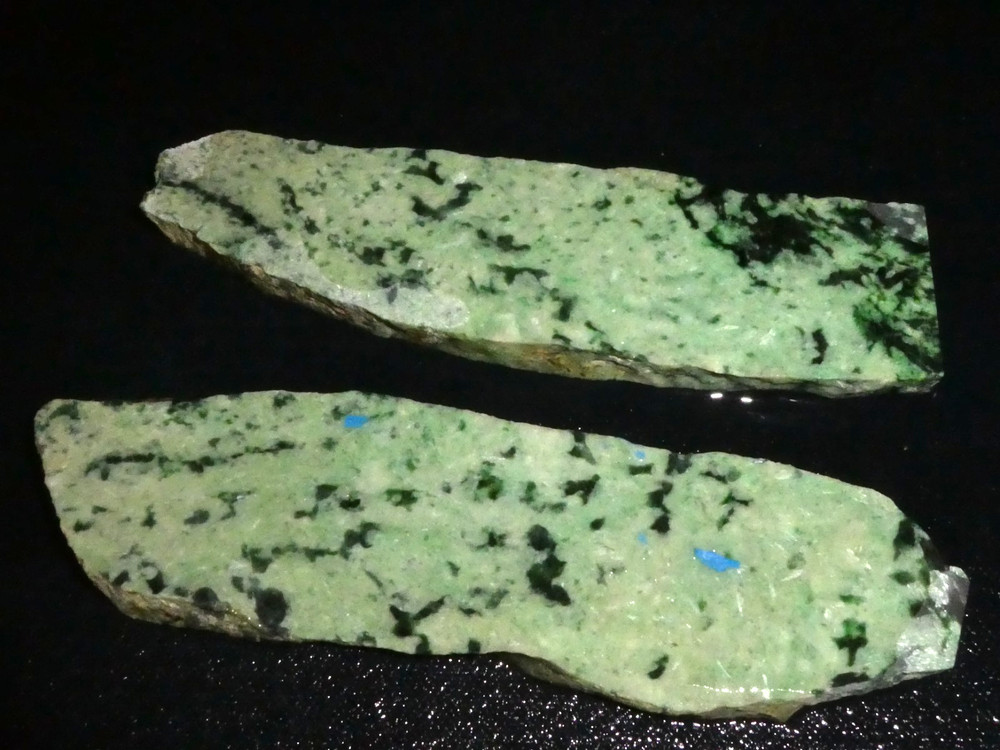 Mariposite 2 --rough for cabbing-display -science-