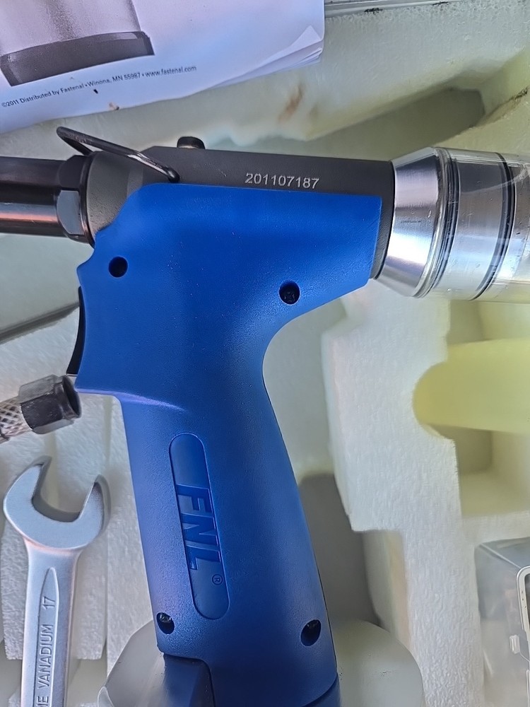 Fastenal FNL Medium Duty Pneumatic Riveter