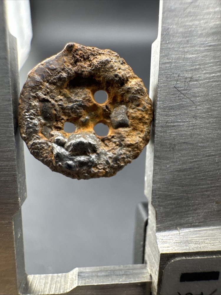 Colonial Era Button Found In Virginia Flat Button #68