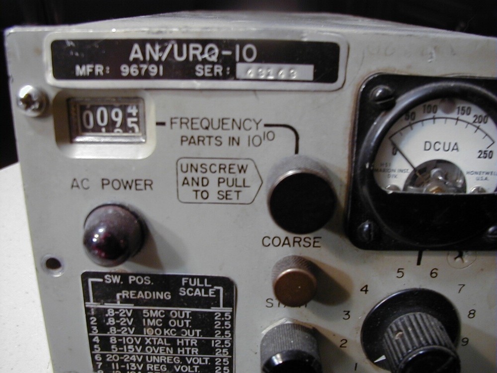 Vintage AN/URQ-10 Precision NAVY Frequency Standard