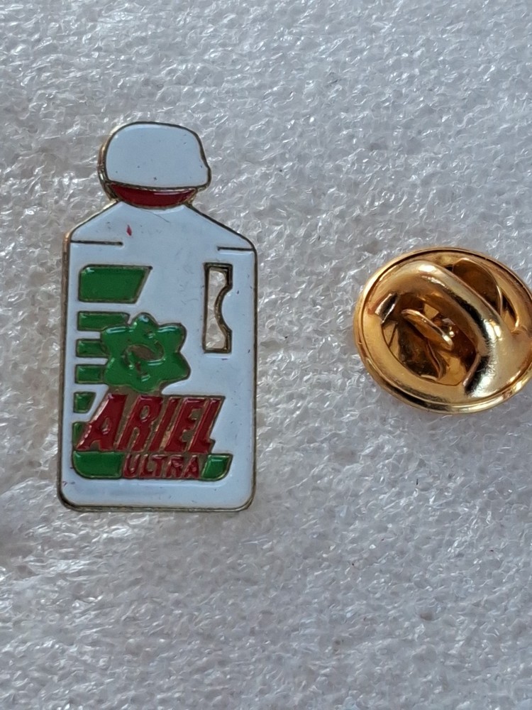 pin's. ARIEL p45 Laundry