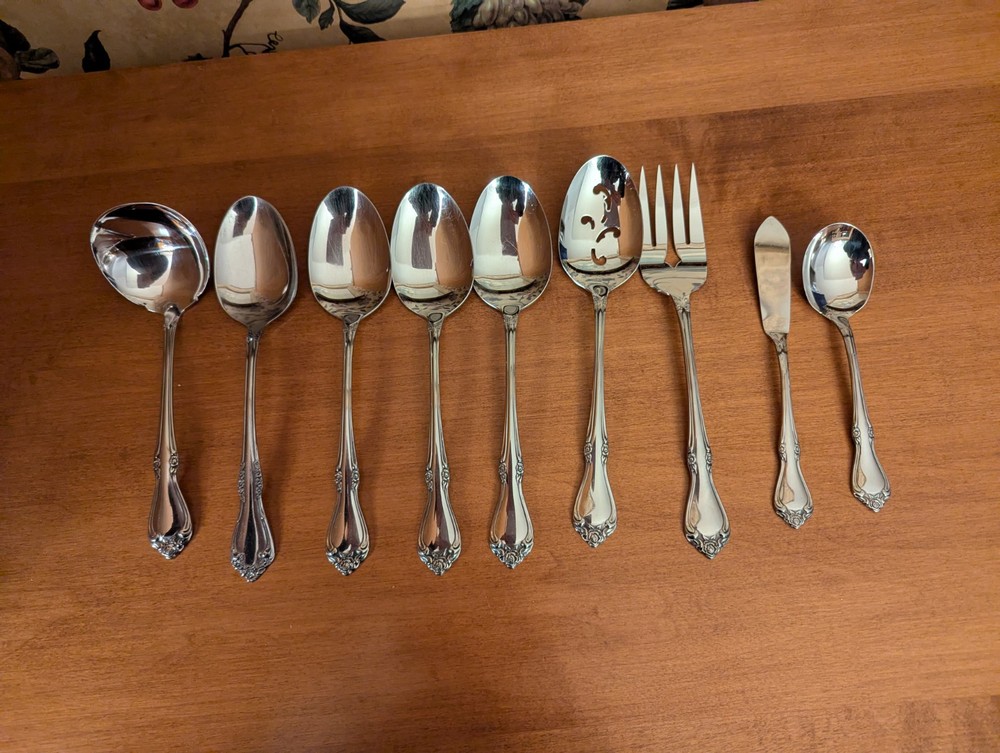 9-ONEIDA CELEBRITY STAINLESS(SSS) SERVING PIECES