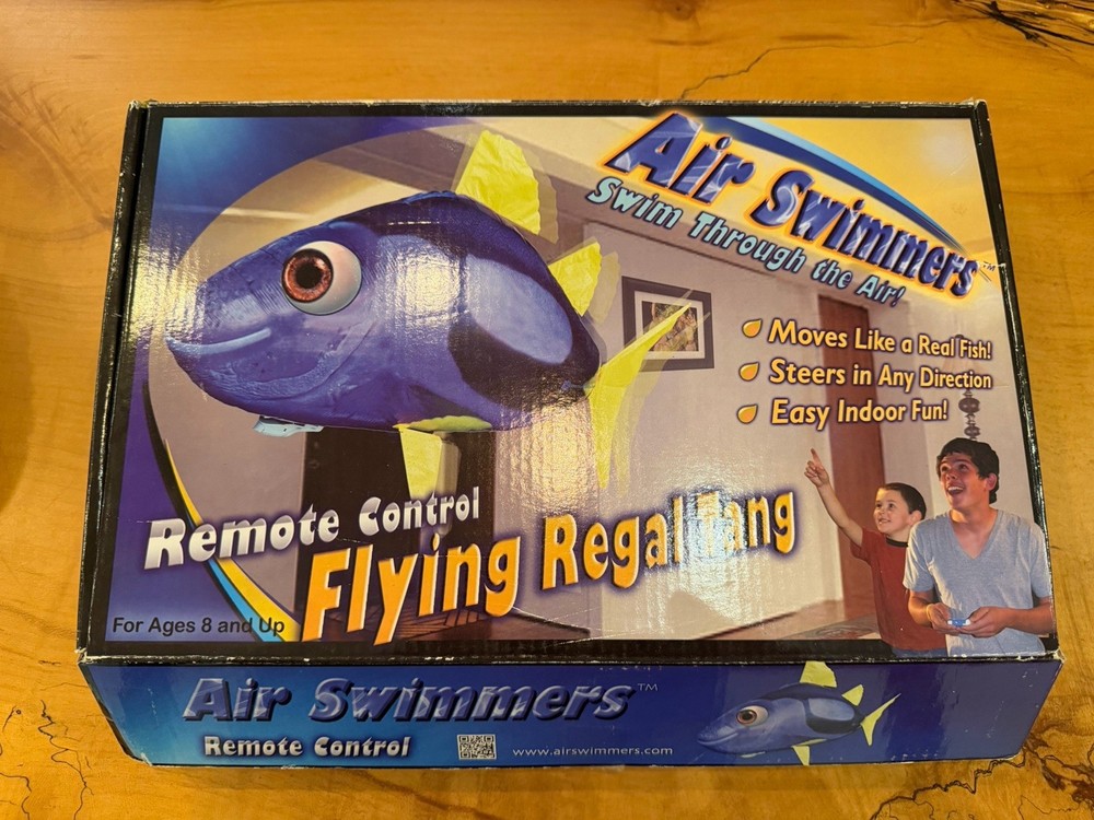 AIR SWIMMERS REMOTE CONTROL FLYING SHARK ( new ) ^